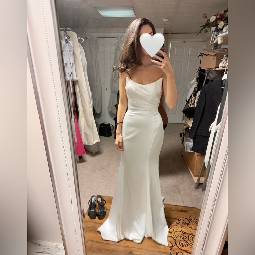 BHLDN Willowby by Watters Elynor
Strapless Satin Wedding Gown